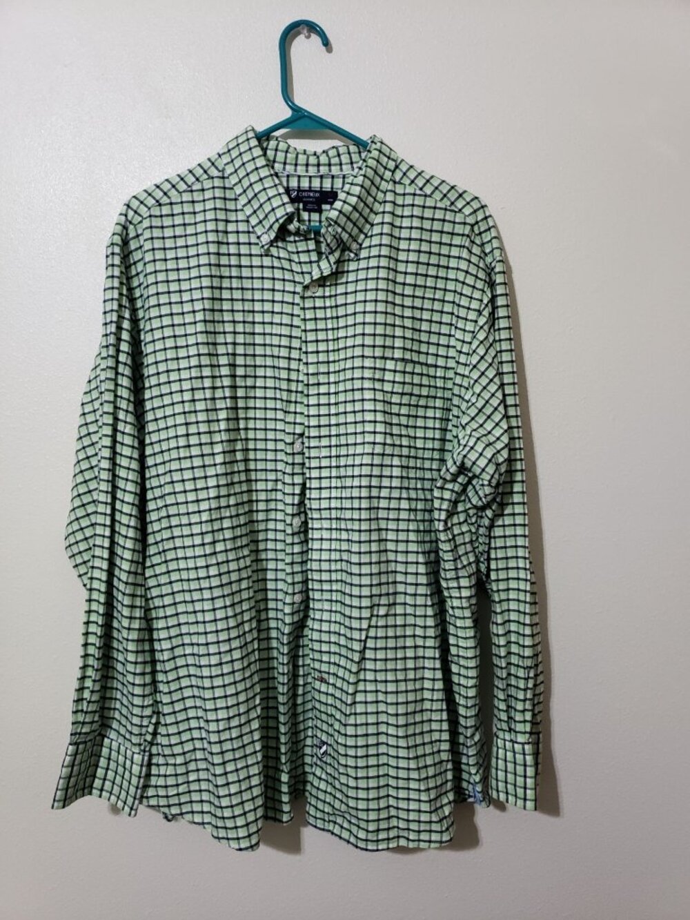 Cremieux long sleeve, button down shirt with a green/dark blue plaid, size XL